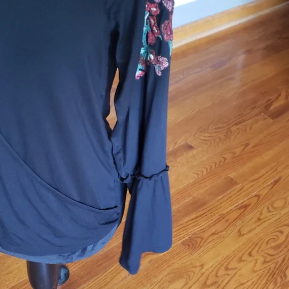 AEO Embroidered Wrap Top - Picture 5 of 9